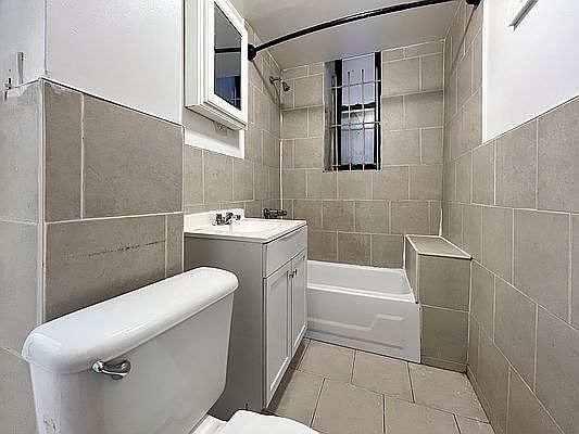 5th image of 28 Saint Nicholas Pl APT 1B