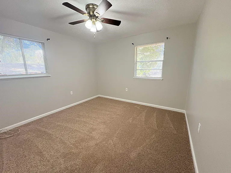2922 Oakwood Dr — Photo 23