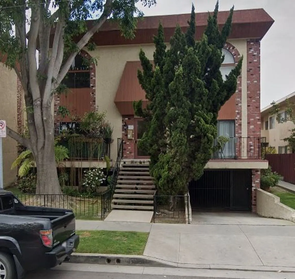 4031 McLaughlin Ave — Photo 1