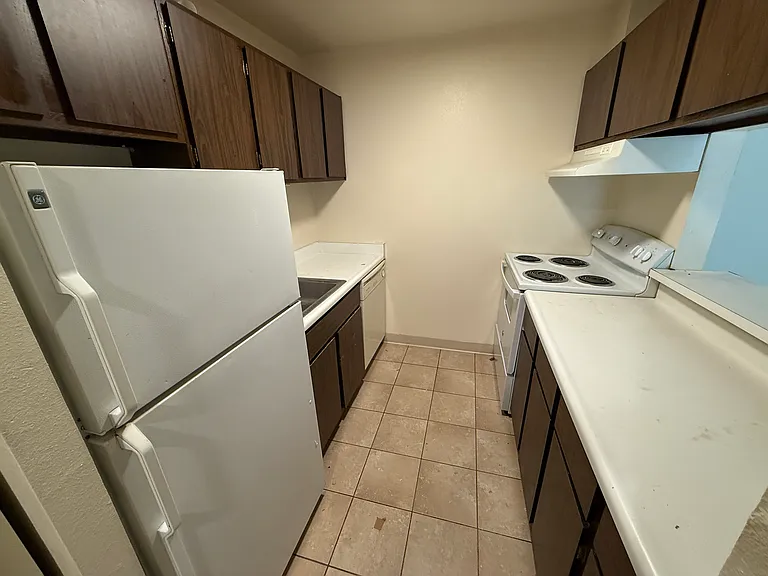 1937 Warren Ave #305 — Photo 6