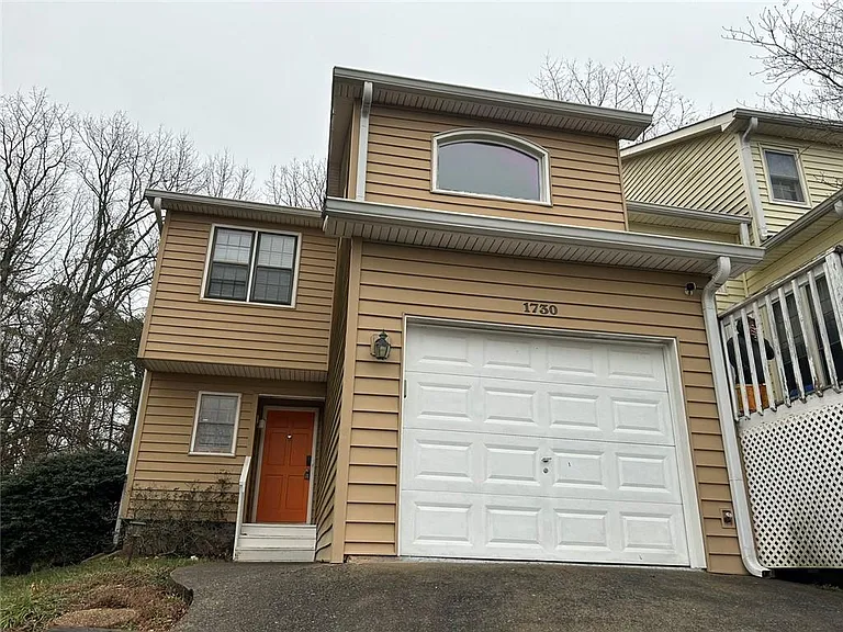1730 Paddlewheel Dr NE — Photo 1