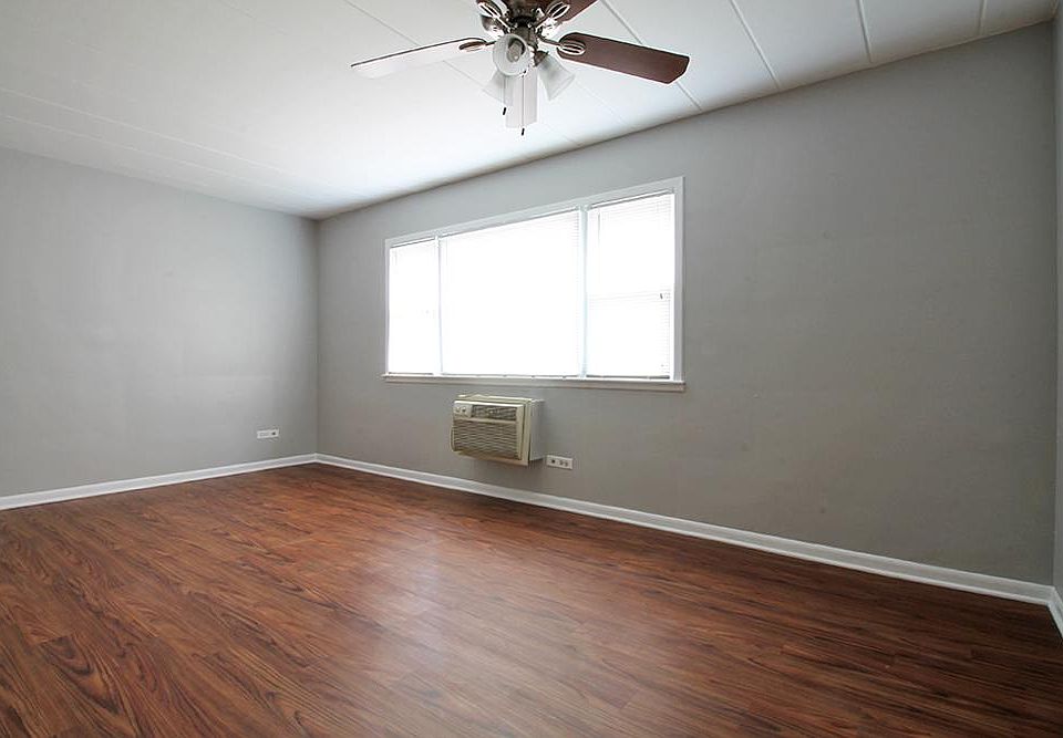 2nd image of 533 Des Plaines Ave APT B1