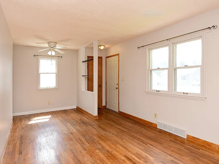 5830 Spaulding St — Photo 16