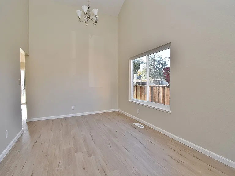1350 Kruger Ave — Photo 7