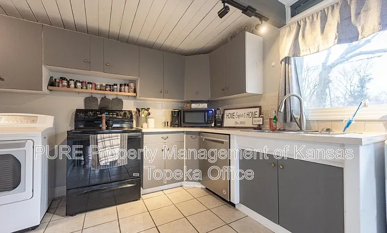 1629 SW 24th St — Photo 7