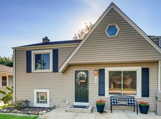 129 S Euclid Ave, Villa Park, IL 60181