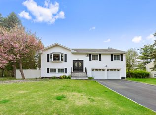 2627 Farsund Dr, Yorktown Heights, NY 10598