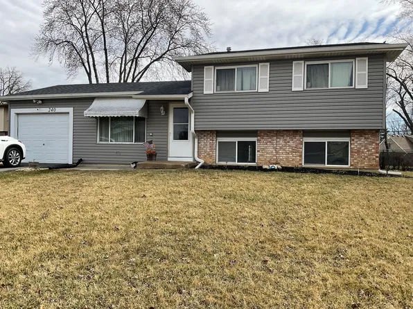 240 Oakridge Ct, Bolingbrook, IL 60440