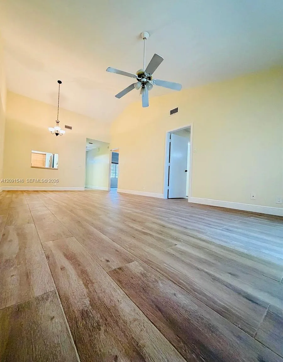 Environment I Condo — Photo 2