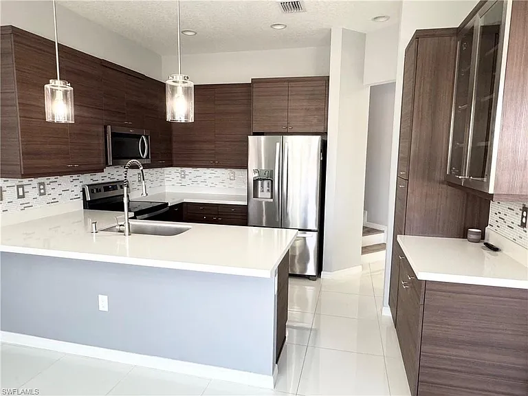 8984 Madrid Cir — Photo 5