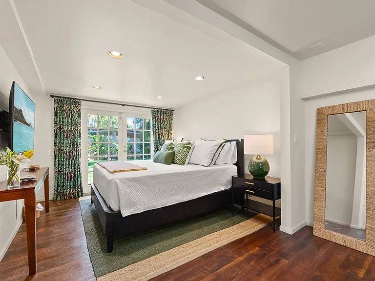 4584 Kahala Ave — Photo 24