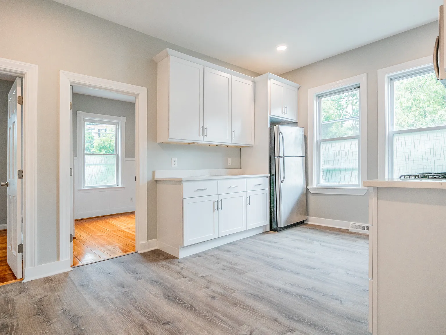 2 bed, 900 sqft, $3,400 — Photo 3