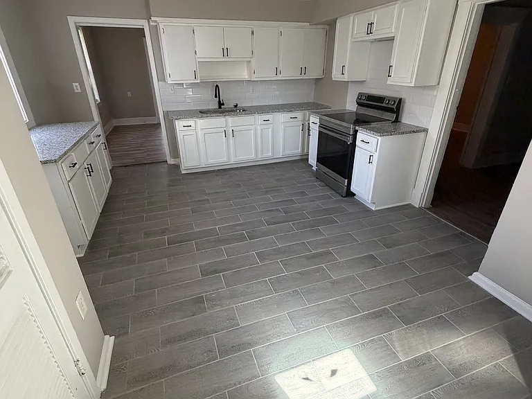 1485 Jackson Ave — Photo 5