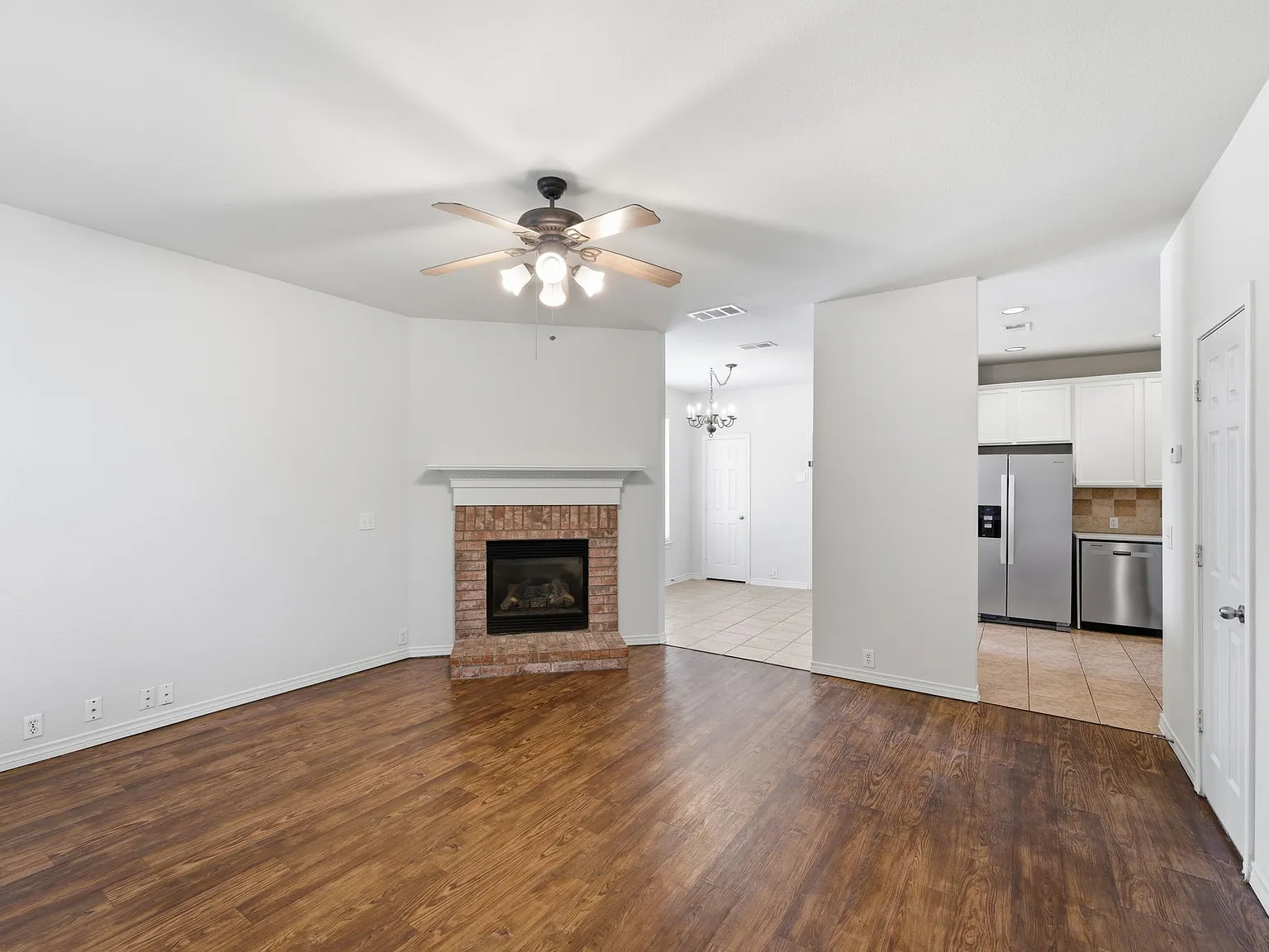 2 bed, 2.5 bath, 1252 sqft, $2,350 — Photo 2