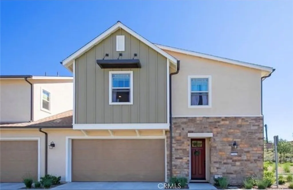 3 bed, 2.5 bath, 1899 sqft, $5,500 — Photo 1