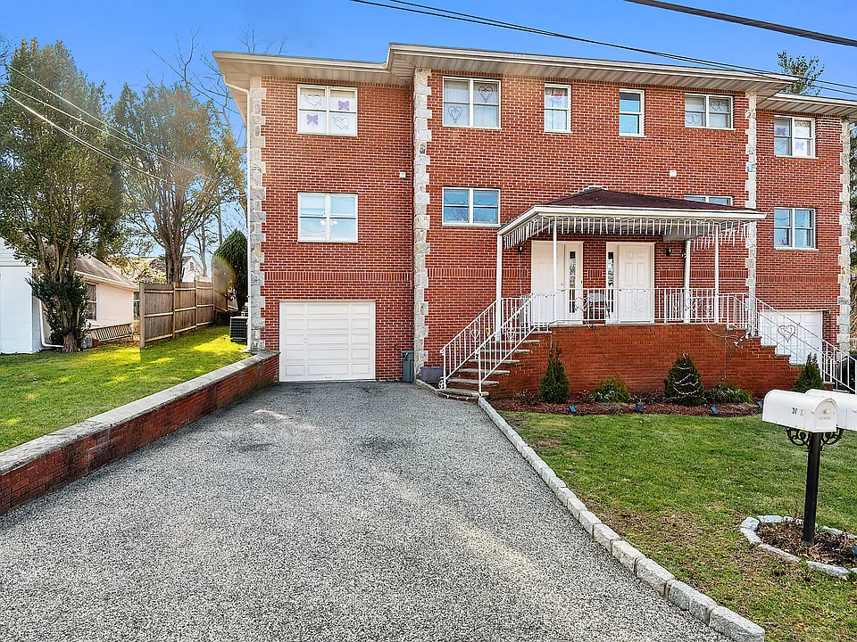 36 Florence Ave #1