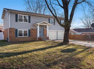 2 Sweetwater Ct, Saint Charles, MO 63303