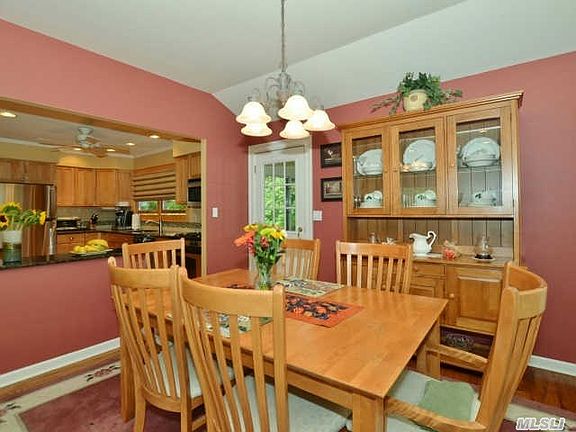 4th image of 10 Eagle Hill Ct