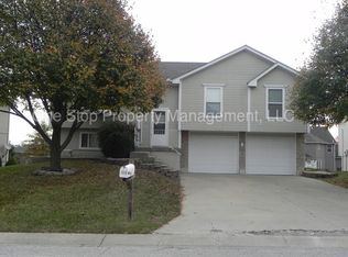2318 NE Maybrook Dr, Blue Springs, MO 64029
