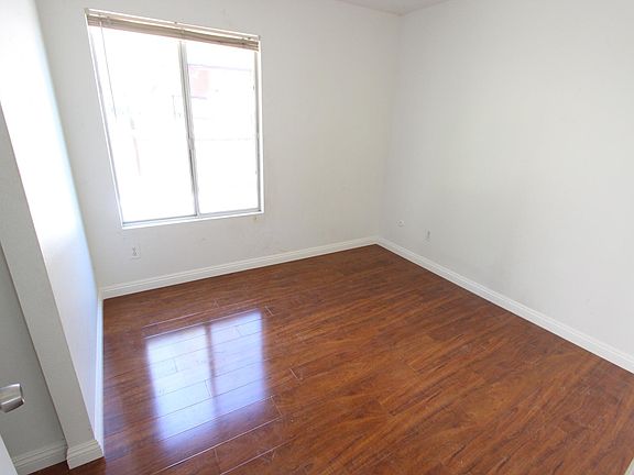 5th image of 530 Berryhill Dr