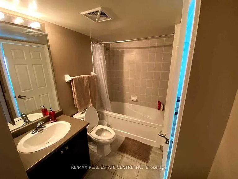 19 Grand Trunk Cres #3601 — Photo 9