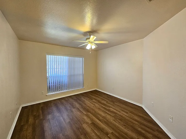 602 Delmar Dr — Photo 15