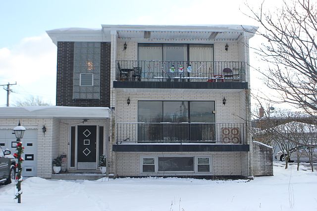 1st image of 16W611 56th Pl #1