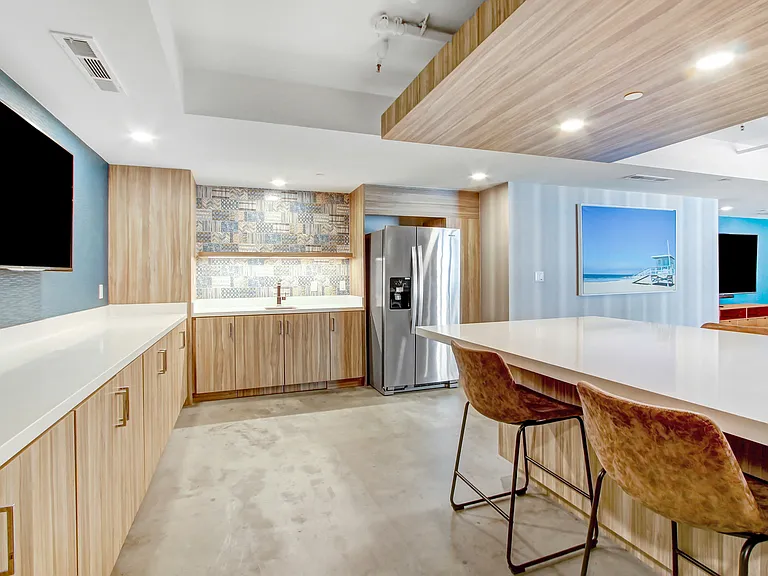 Watermark Apartments — Photo 79