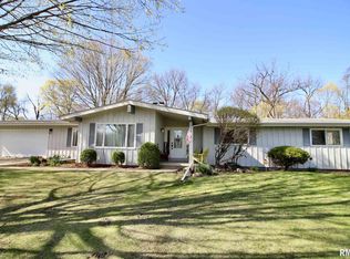 109 Plymouth Ct, Pekin, IL