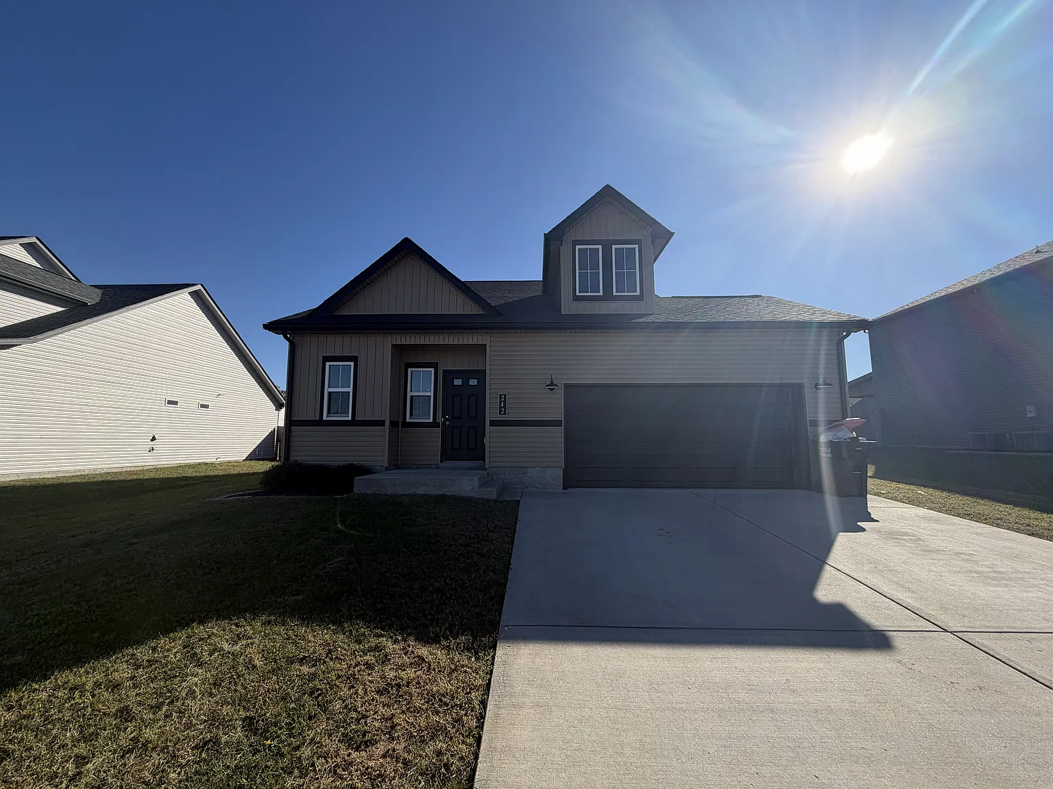 3 bed, 2.5 bath, 1350 sqft, $1,800 — Photo 2
