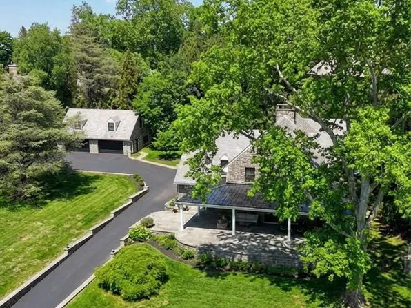 8919 Crefeld St, Philadelphia, PA 19118