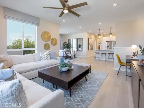 1020 Logan Ln, Vista, CA 92081