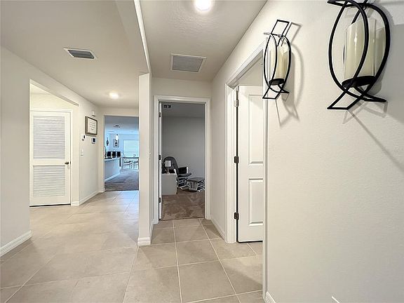 4th image of 674 SE 65th Ave