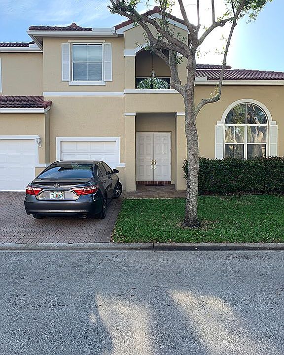 2nd image of 5240 SW 32nd Ave