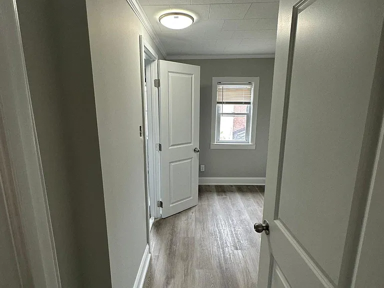 112 S Durham St — Photo 5