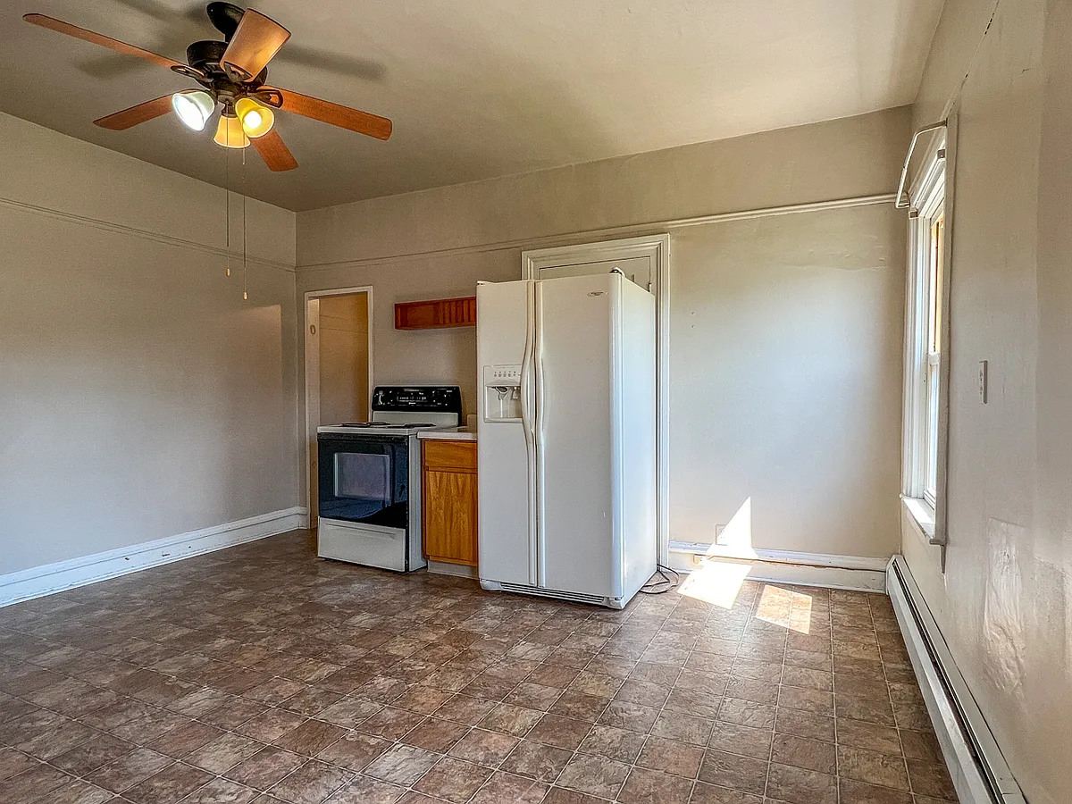 Building Photo - 104 Simpson Ave #3