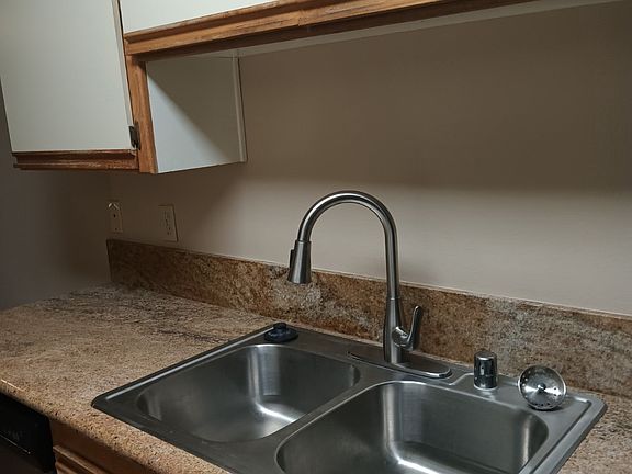 5th image of 215 E Elmwood Ave #G