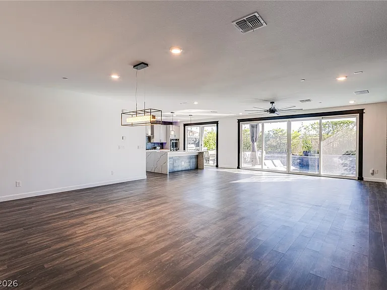 2605 Tolmezzo St — Photo 16