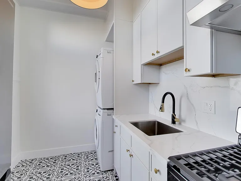 2160 Vallejo St — Photo 2
