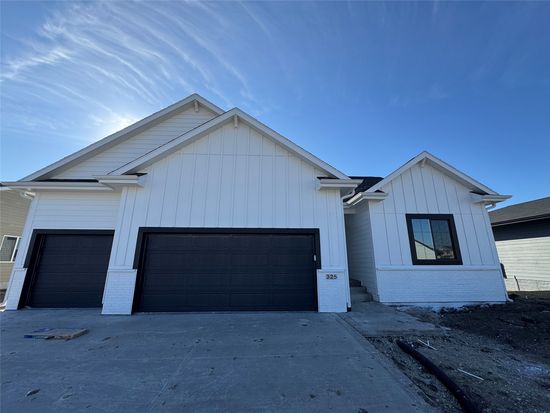 325 11th St NW, Bondurant, IA 50035