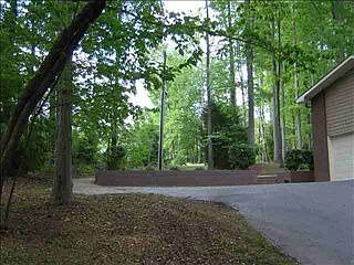 1st image of 135 Oakwood Dr