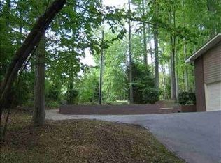 135 Oakwood Dr, Woodruff, SC 29388
