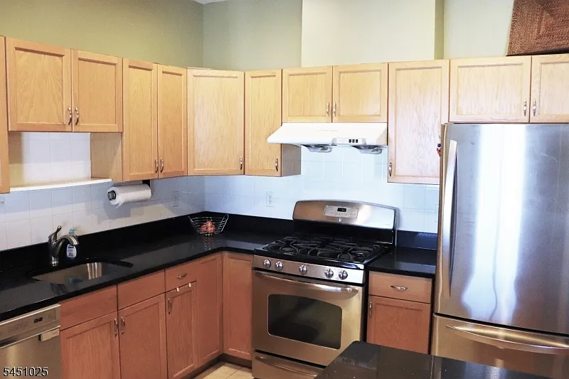 3 bed, 2.5 bath, $3,700 — Photo 3