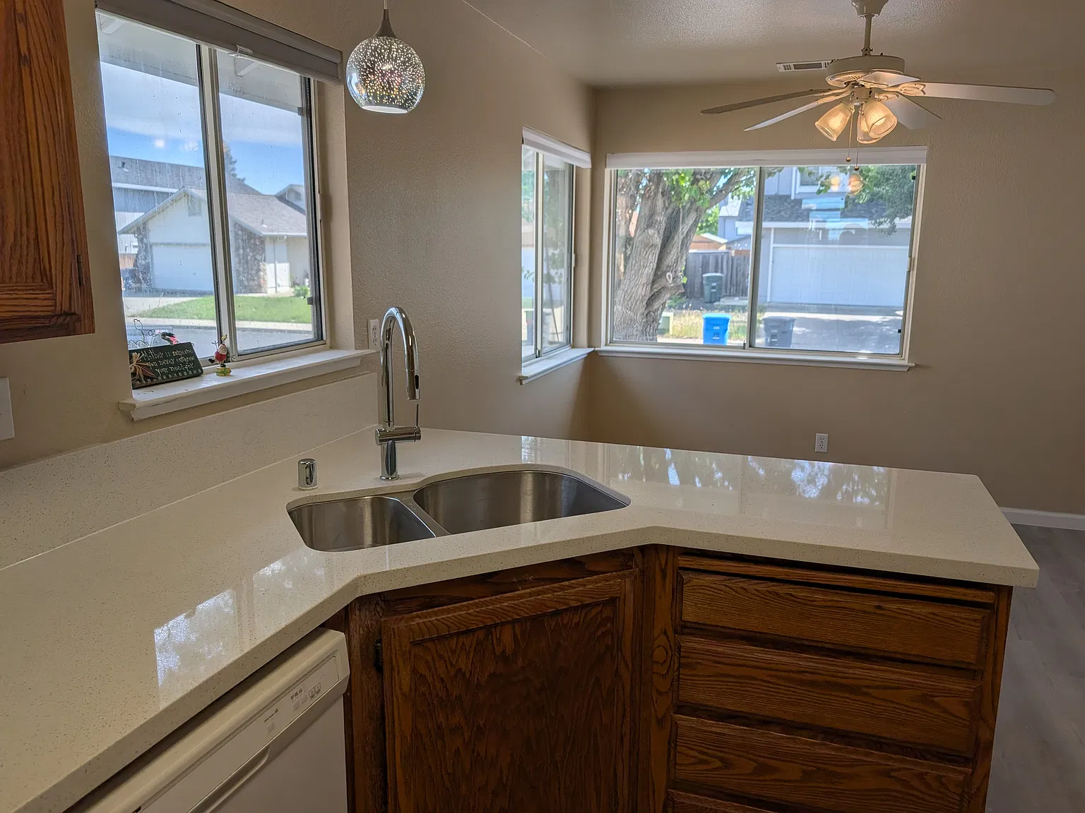 3 bed, 1278 sqft, $2,690 — Photo 4