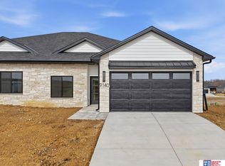 9140 Lucena Dr, Lincoln, NE 68520