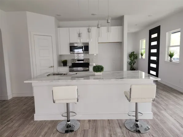 202 Crenshaw St, Terrell, TX 75160