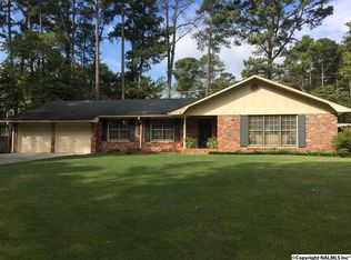 826 Longbow Dr SW, Decatur, AL 35603