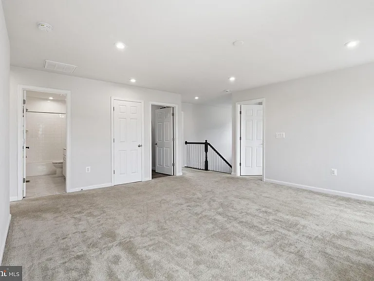 10302 Spotswood Dr — Photo 20