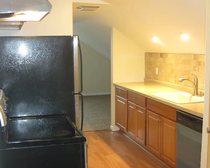 14013 N Port Washington Rd #2 — Photo 7