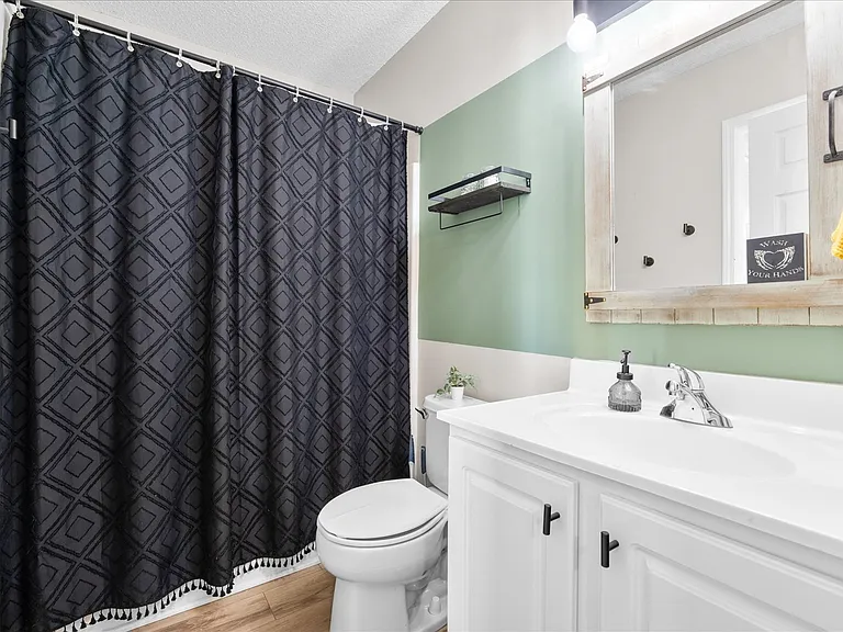 1600 Willoughby Park Ct #6 — Photo 8